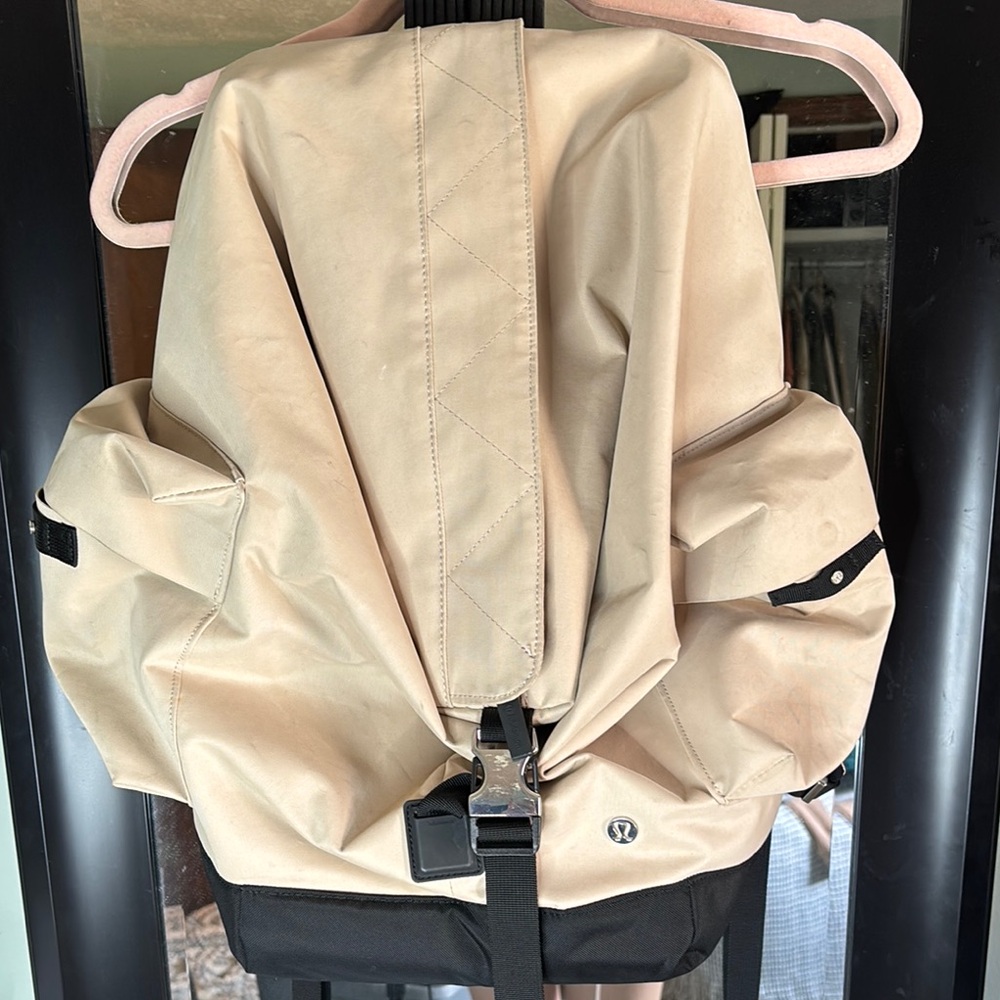 LULULEMON - Beige and Black Backpack